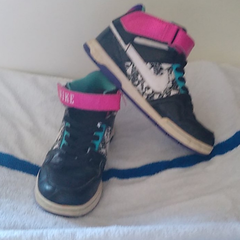 Nike Kids High-Top Sneakers - Black and Pink